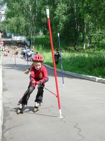 На колесах (маленьких).