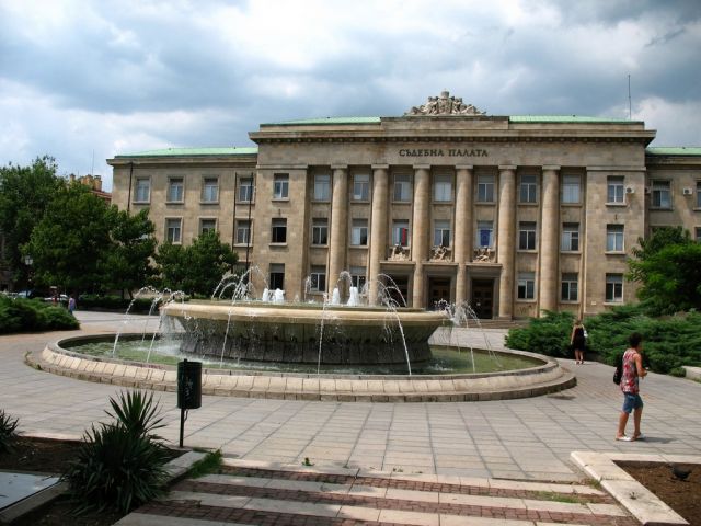 Административное здание в центре города.