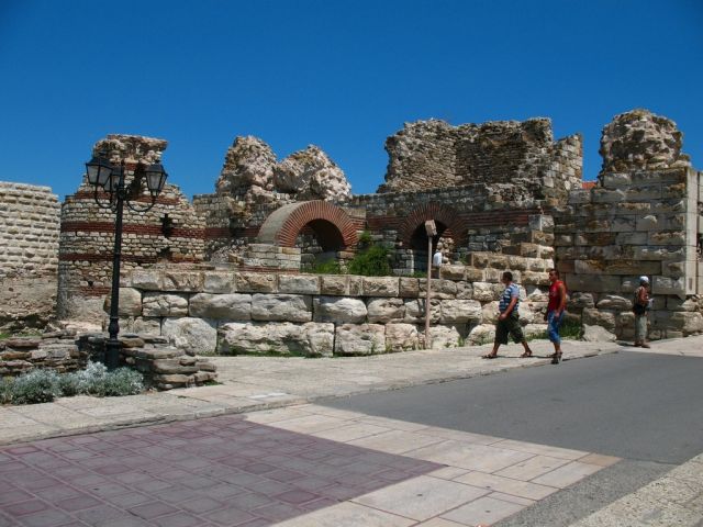 Несебр, крепостные стены