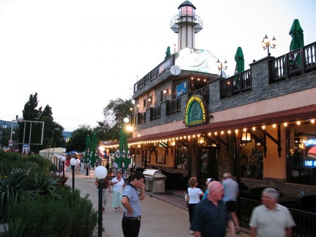 Начало набережной