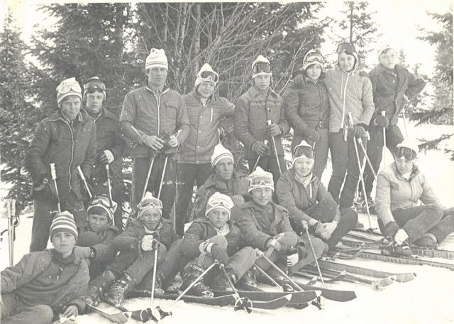 В.Г.Коваленко со своими воспитанниками 1976 год