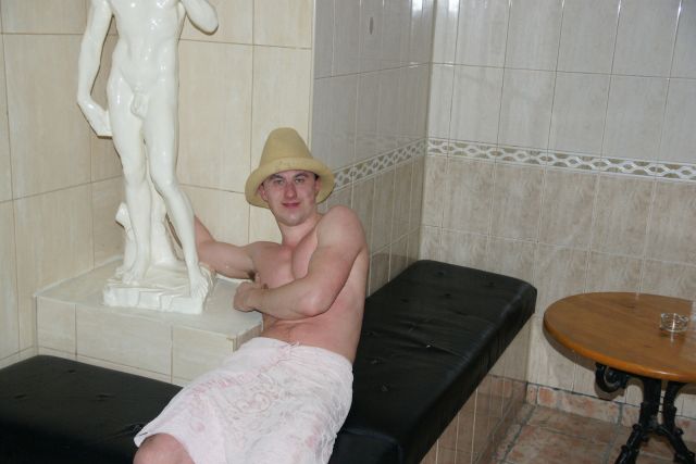 В сауне!