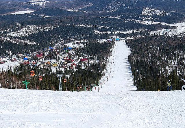 Вид с горы,  SkiWay "Рыжая" гондольная трасса