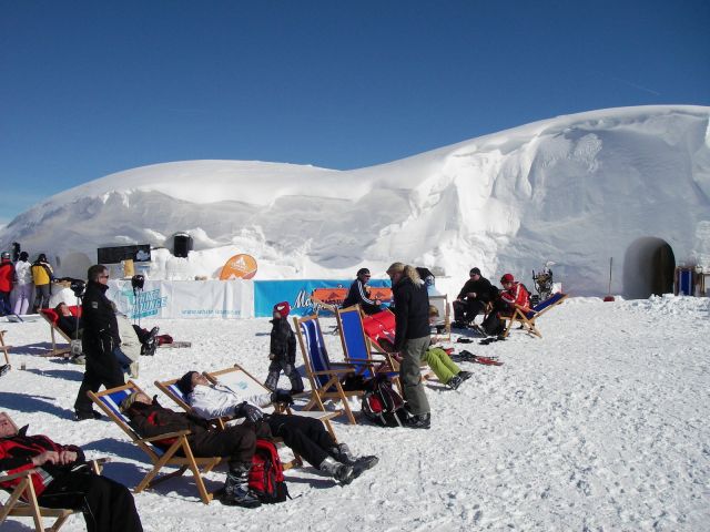 White Lounge