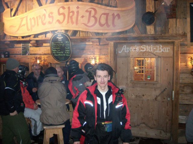 Hotel Nevada Apres Ski Bar 1.JPG