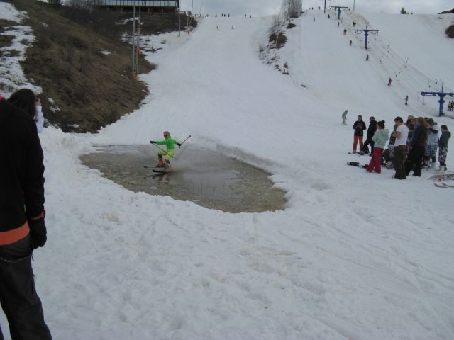 Лужа в Волене 16 апреля 2011