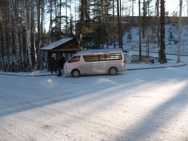 площадкапереднонстопом-автобуснаяостановка.JPG