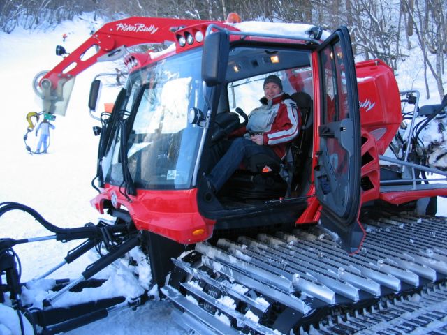 в 2008 этой штукой сравняли чегет от бугров.