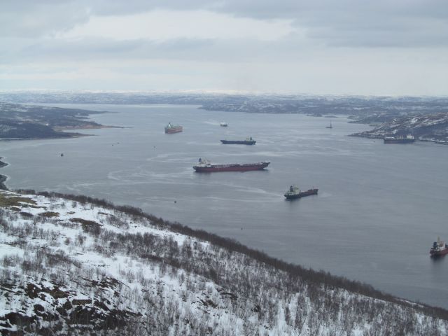 Мишуково.Мурманск через залив.