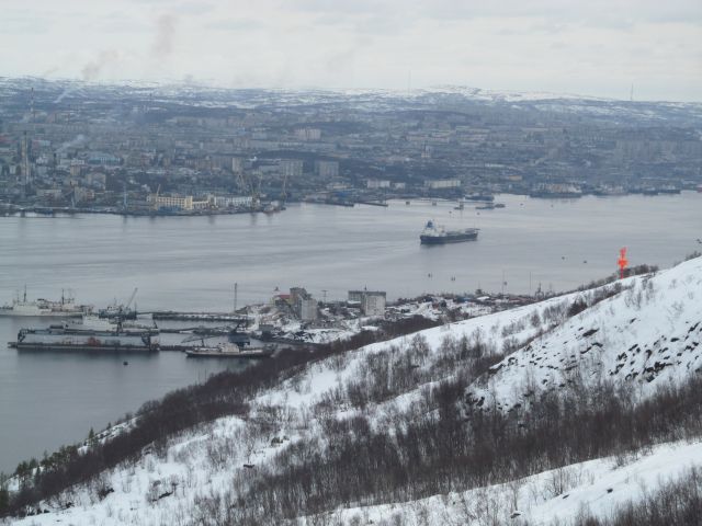 Мишуково.Мурманск через залив.