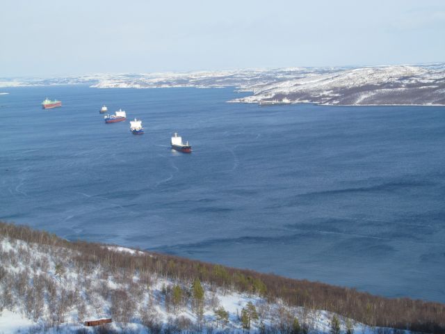 Мишуково.Мурманск через залив.