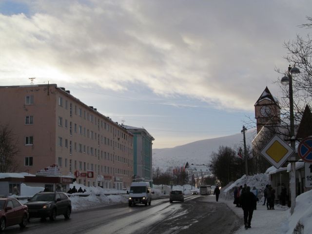 На проспекте.