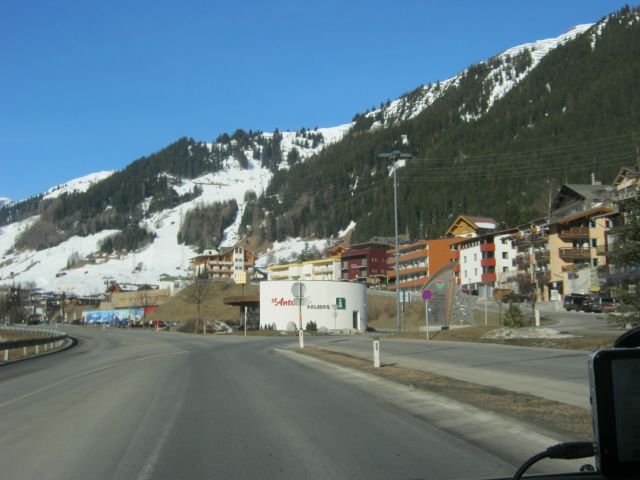 383.JPG