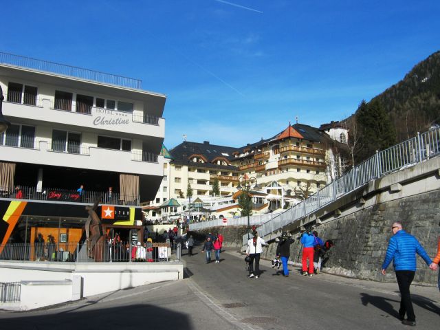 228.JPG