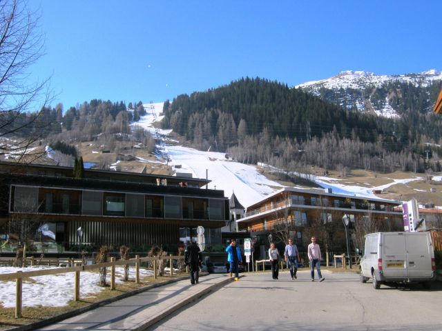 683.JPG