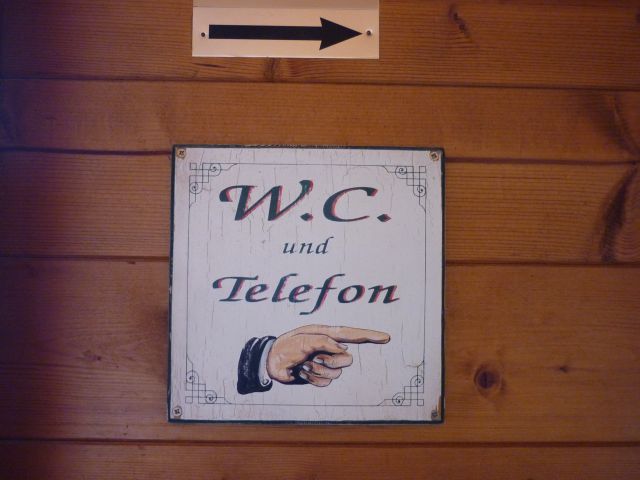 077 в кафе WC унд телефон.JPG