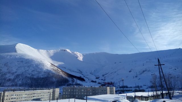 Нас утро...
