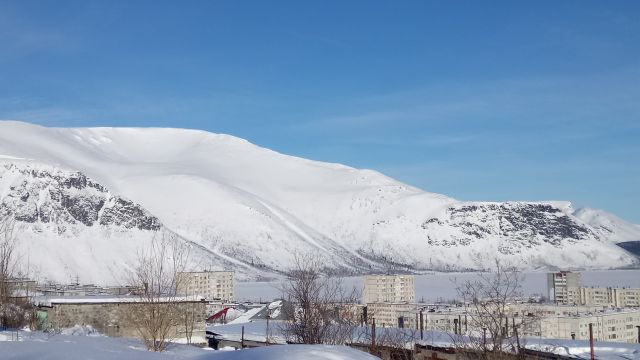 Нас утро...