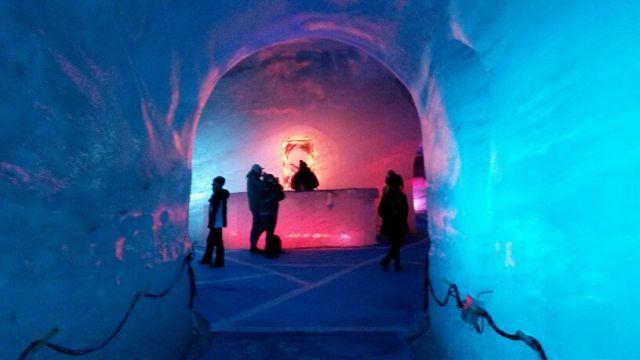 Ледяной грот, в леднике Mer De Glace