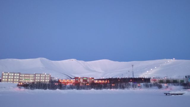Кировск-озеро- Горы- вечер.