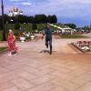 Лето. Ярославль. Стрелка. На роликах
