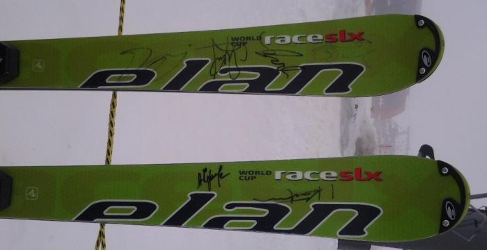 5fb93210d887a_skis.jpg