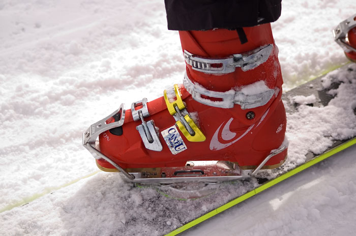 5d7079e5ad40d_ski_boots.jpg