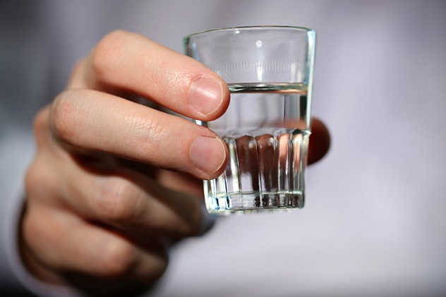 589c8e5b90572_vodka_1.jpg