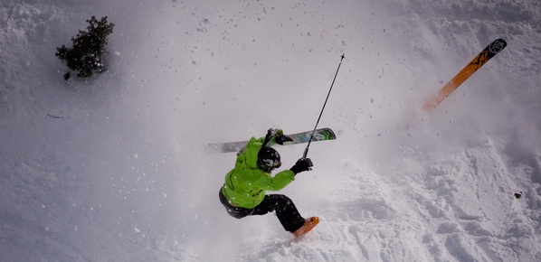582dfabbe4a3f_skicrash1.jpg
