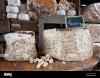 close-up-de-nougat-traditionnel-vendu-au-marche-de-la-vieille-ville-a-annecy-haute-savoie-france-d9nw58.jpg